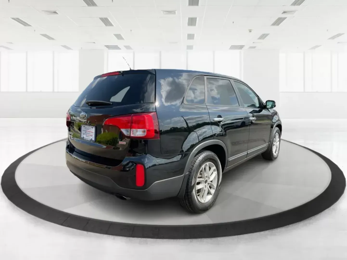 2015 Kia Sorento LX (5XYKT3A69FG) with an 2.4L I-4 gasoline direct injection engine, located at 880 E. National Road, OH, 45377, (937) 908-9800, 39.891918, -84.183975 - Photo#2