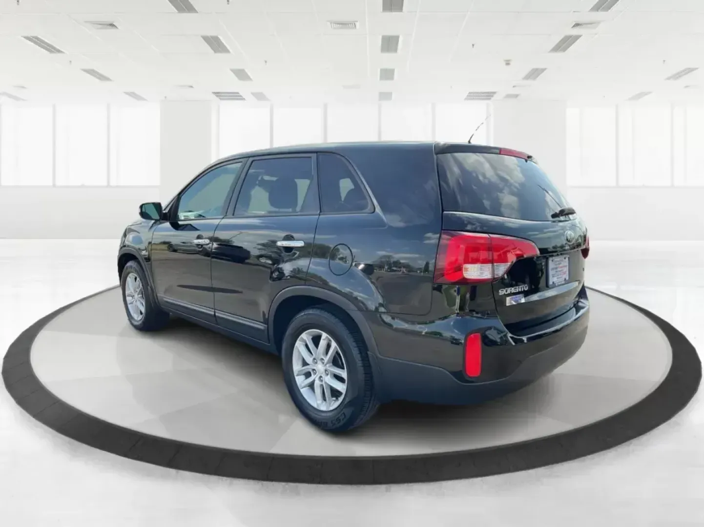 2015 Kia Sorento LX (5XYKT3A69FG) with an 2.4L I-4 gasoline direct injection engine, located at 880 E. National Road, OH, 45377, (937) 908-9800, 39.891918, -84.183975 - Photo#3
