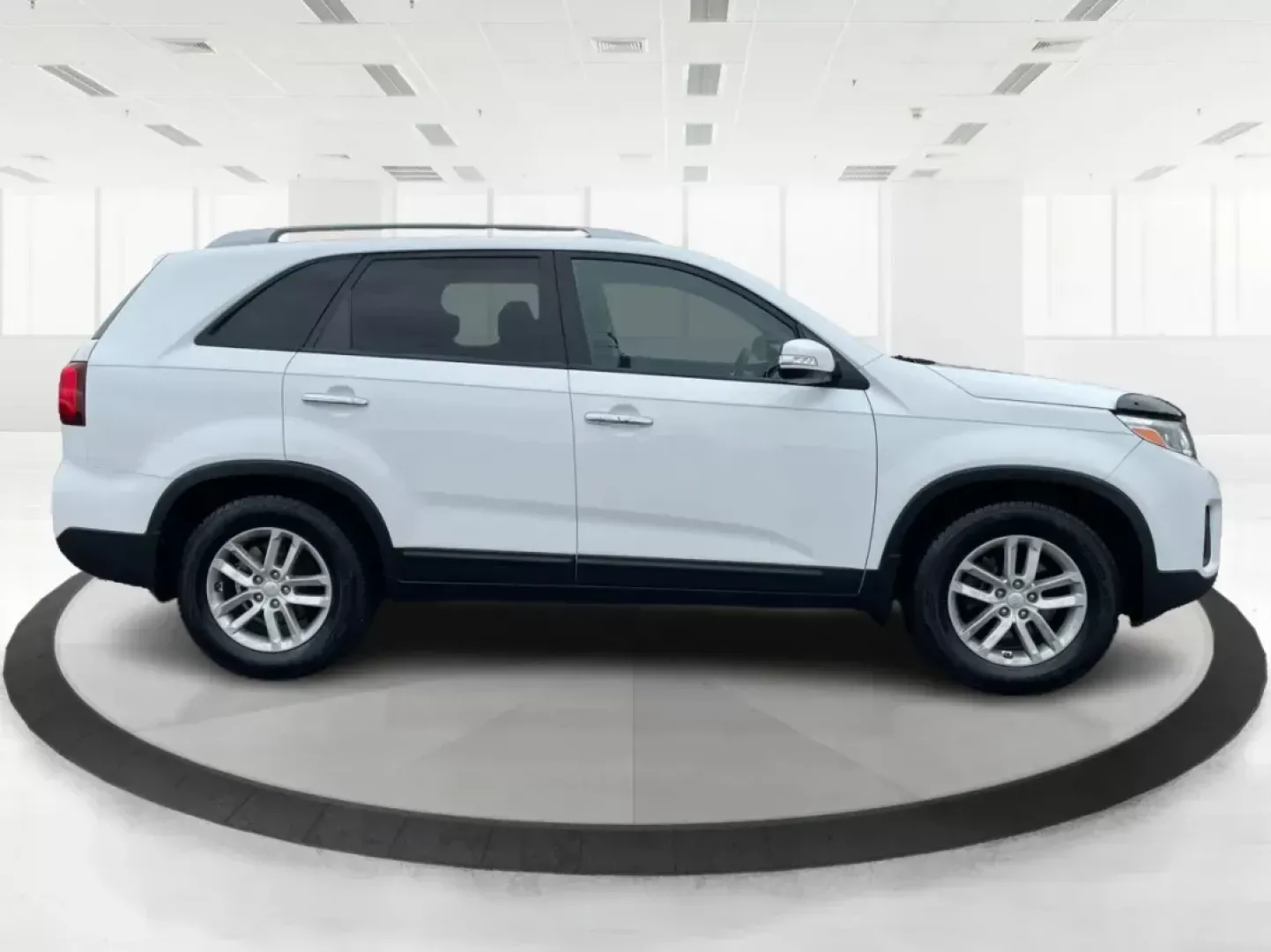 2015 Kia Sorento LX (5XYKT4A61FG) with an 2.4L I-4 gasoline direct injection engine, located at 8750 N County Rd 25A, Piqua, OH, 45356, (937) 908-9800, 40.164391, -84.232513 - Photo#1