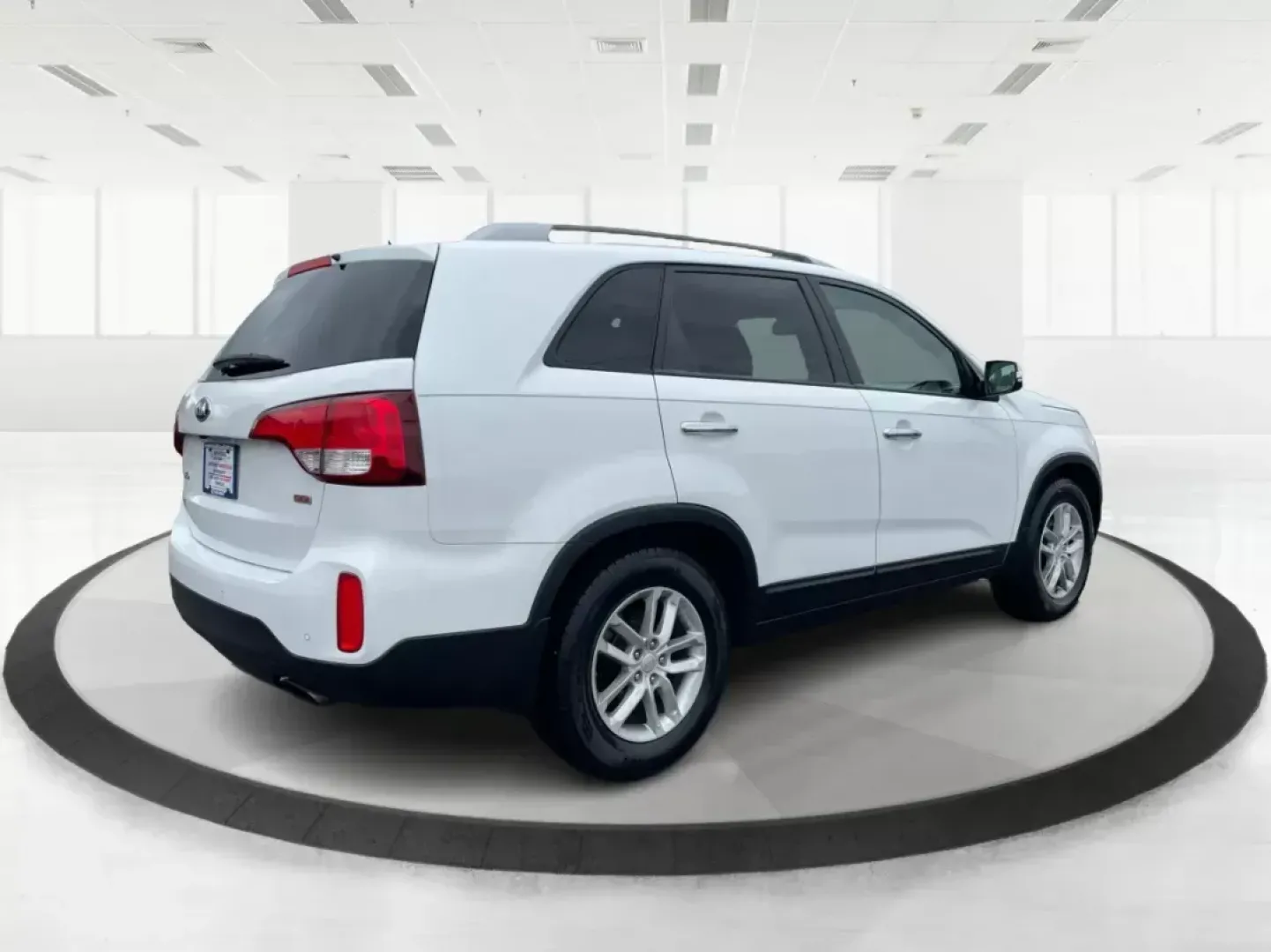 2015 Kia Sorento LX (5XYKT4A61FG) with an 2.4L I-4 gasoline direct injection engine, located at 8750 N County Rd 25A, Piqua, OH, 45356, (937) 908-9800, 40.164391, -84.232513 - Photo#2