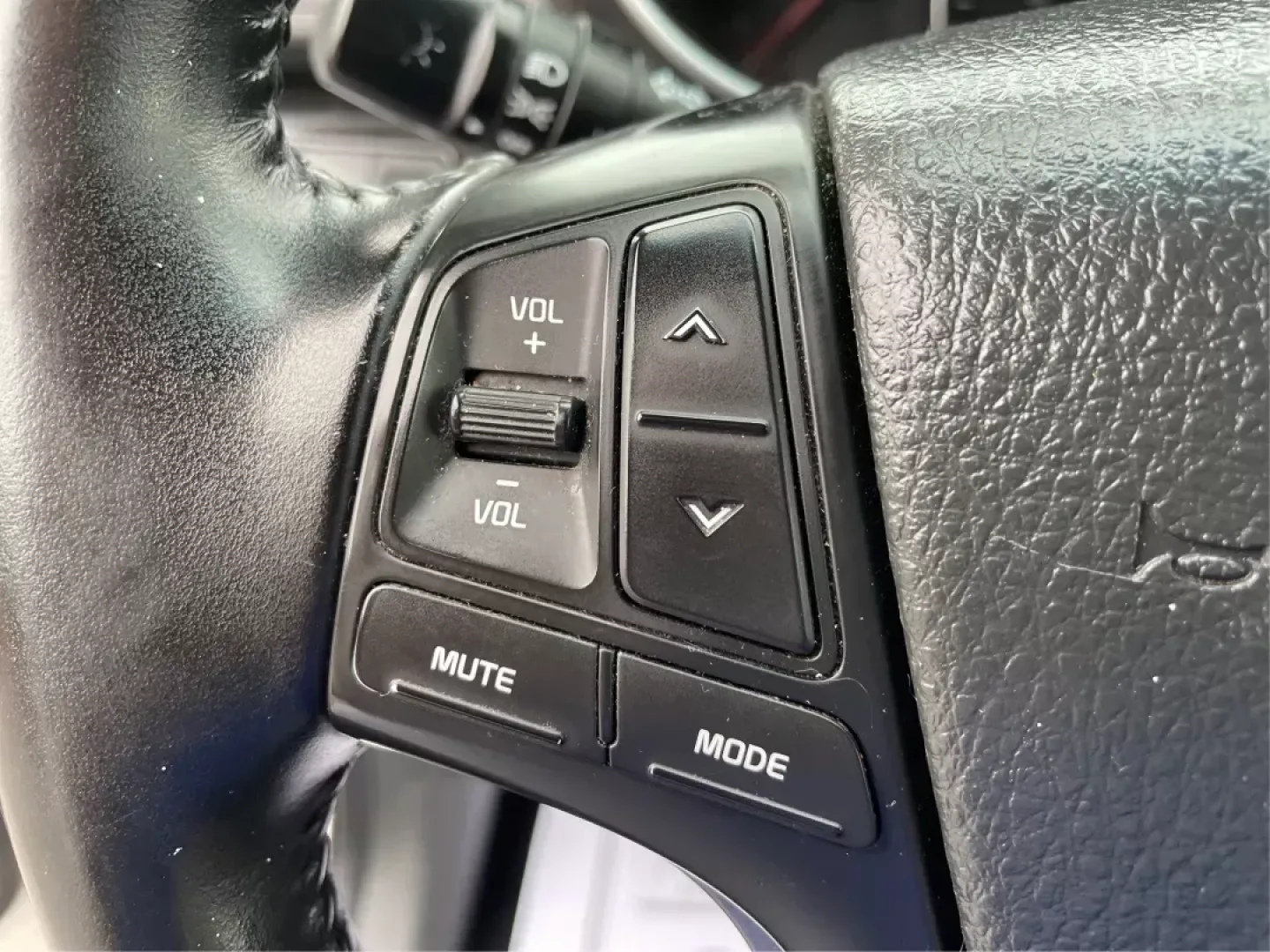 2015 Kia Sorento LX (5XYKT4A61FG) with an 2.4L I-4 gasoline direct injection engine, located at 8750 N County Rd 25A, Piqua, OH, 45356, (937) 908-9800, 40.164391, -84.232513 - Photo#15