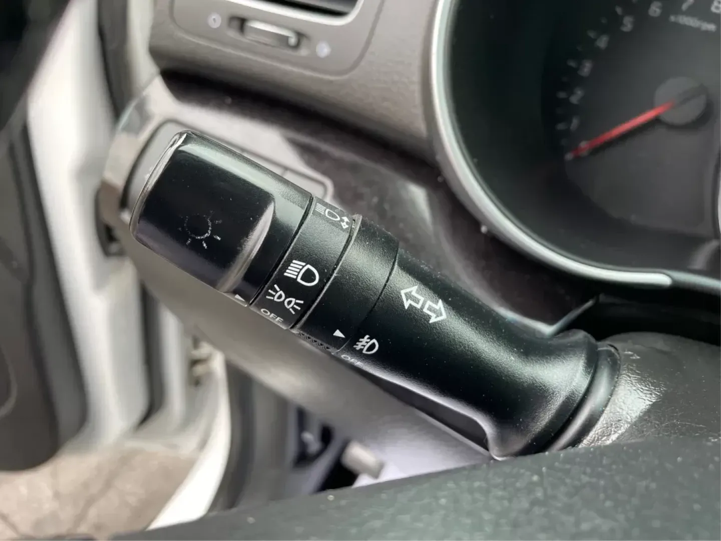 2015 Kia Sorento LX (5XYKT4A61FG) with an 2.4L I-4 gasoline direct injection engine, located at 8750 N County Rd 25A, Piqua, OH, 45356, (937) 908-9800, 40.164391, -84.232513 - Photo#16