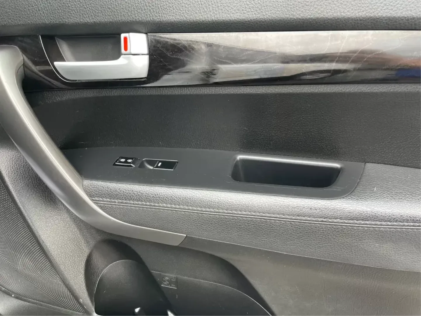 2015 Kia Sorento LX (5XYKT4A61FG) with an 2.4L I-4 gasoline direct injection engine, located at 8750 N County Rd 25A, Piqua, OH, 45356, (937) 908-9800, 40.164391, -84.232513 - Photo#19