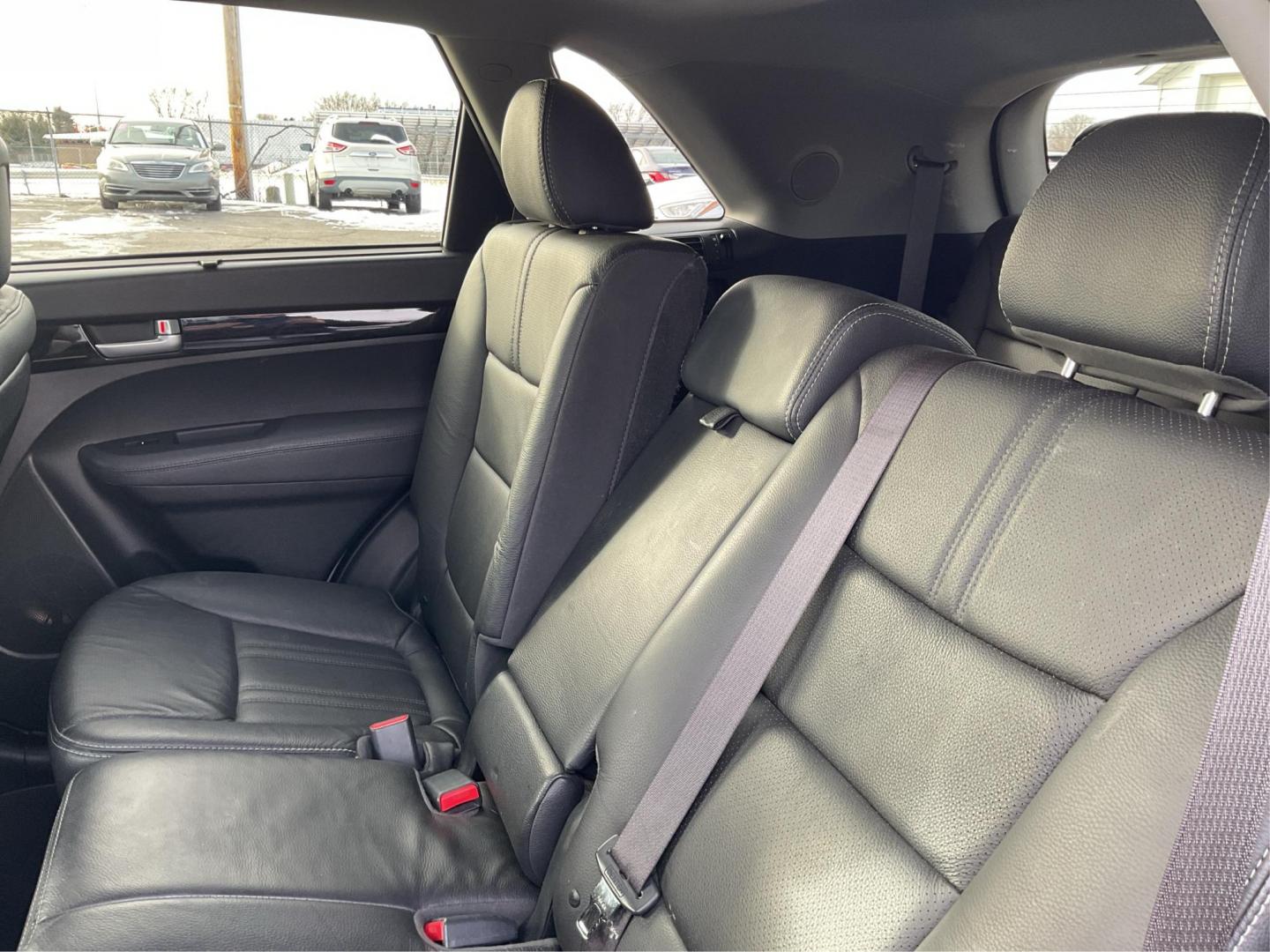 2015 Kia Sorento EX V6 (5XYKUDA73FG) with an Lambda II 3.3L V-6 gasoline direct injection engine, located at 4508 South Dixie Dr, Moraine, OH, 45439, (937) 908-9800, 39.807072, -84.031563 - Photo#9