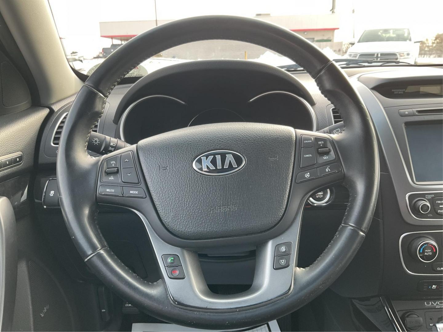 2015 Kia Sorento EX V6 (5XYKUDA73FG) with an Lambda II 3.3L V-6 gasoline direct injection engine, located at 4508 South Dixie Dr, Moraine, OH, 45439, (937) 908-9800, 39.807072, -84.031563 - Photo#15