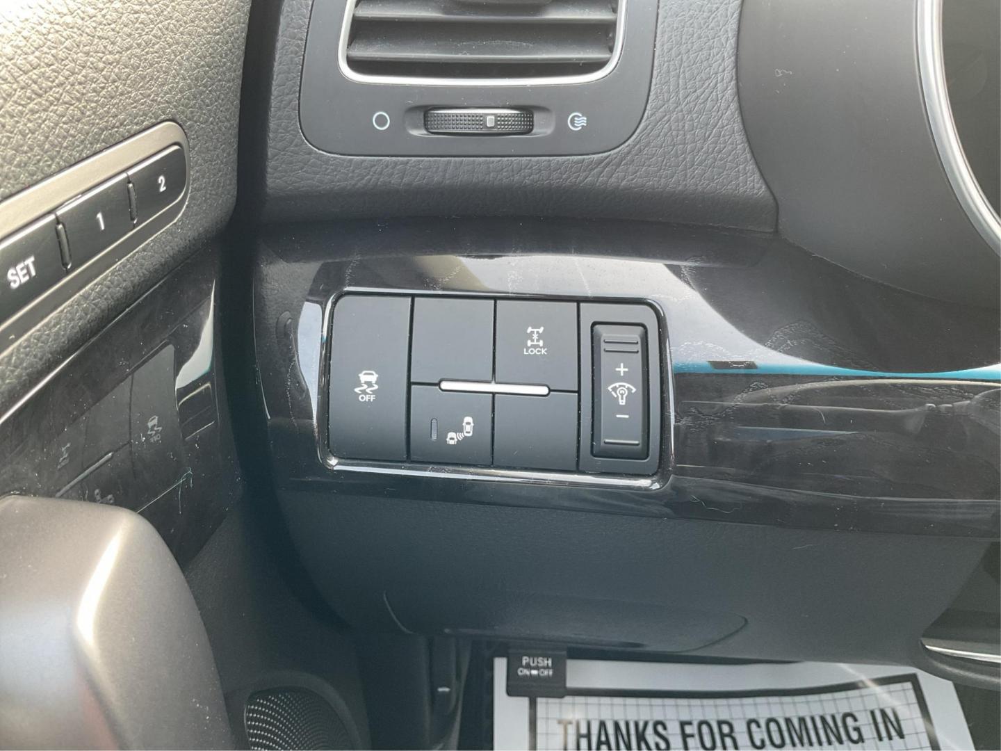 2015 Kia Sorento EX V6 (5XYKUDA73FG) with an Lambda II 3.3L V-6 gasoline direct injection engine, located at 4508 South Dixie Dr, Moraine, OH, 45439, (937) 908-9800, 39.807072, -84.031563 - Photo#16