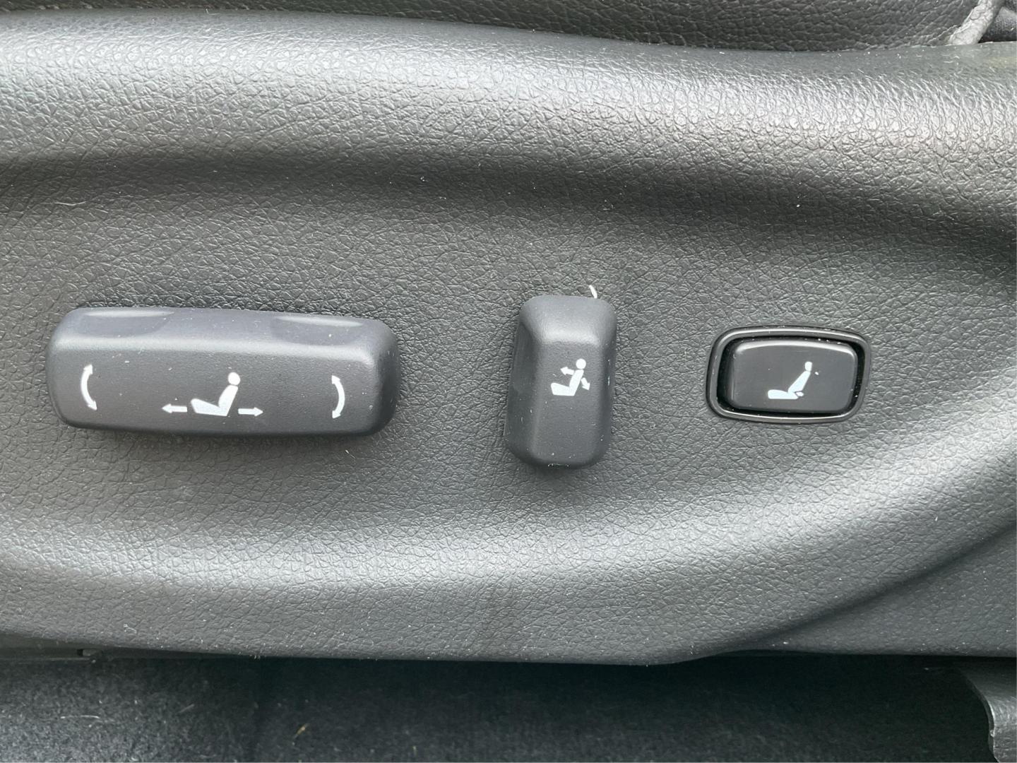 2015 Kia Sorento EX V6 (5XYKUDA73FG) with an Lambda II 3.3L V-6 gasoline direct injection engine, located at 4508 South Dixie Dr, Moraine, OH, 45439, (937) 908-9800, 39.807072, -84.031563 - Photo#17