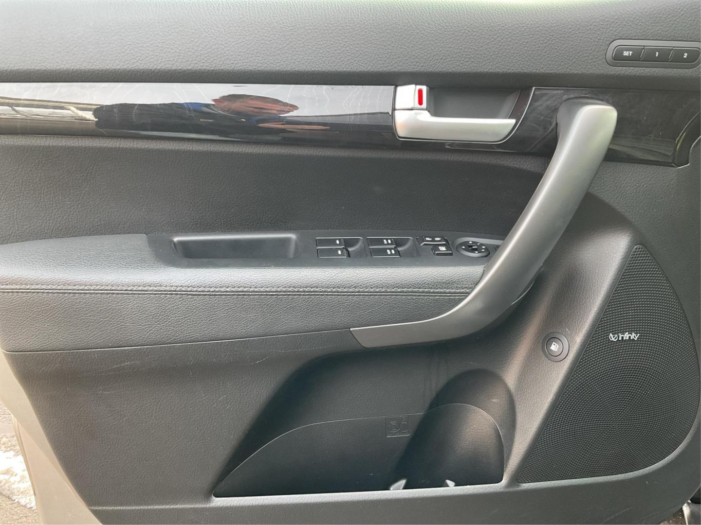 2015 Kia Sorento EX V6 (5XYKUDA73FG) with an Lambda II 3.3L V-6 gasoline direct injection engine, located at 4508 South Dixie Dr, Moraine, OH, 45439, (937) 908-9800, 39.807072, -84.031563 - Photo#18