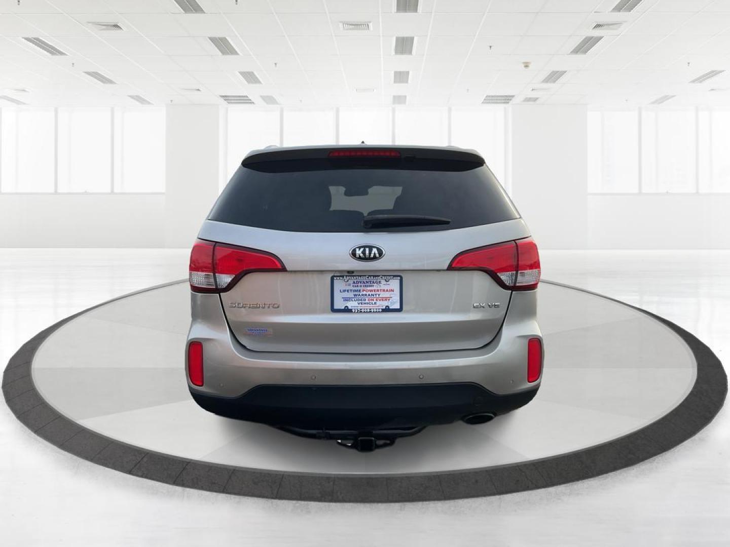 2015 Kia Sorento EX V6 (5XYKUDA73FG) with an Lambda II 3.3L V-6 gasoline direct injection engine, located at 4508 South Dixie Dr, Moraine, OH, 45439, (937) 908-9800, 39.807072, -84.031563 - Photo#3