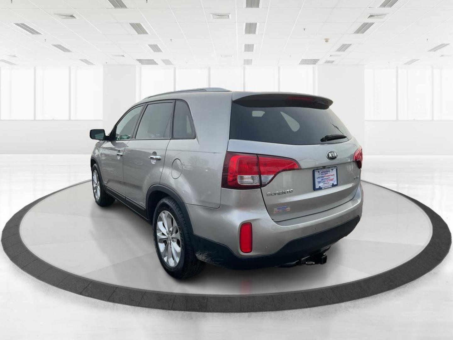 2015 Kia Sorento EX V6 (5XYKUDA73FG) with an Lambda II 3.3L V-6 gasoline direct injection engine, located at 4508 South Dixie Dr, Moraine, OH, 45439, (937) 908-9800, 39.807072, -84.031563 - Photo#4