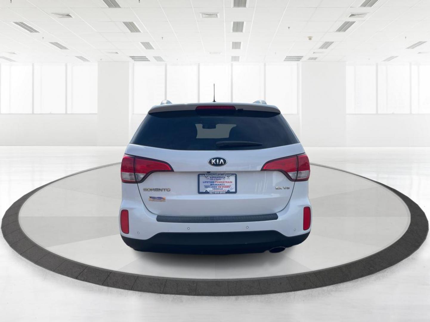 2015 Kia Sorento EX V6 (5XYKU4A74FG) with an Lambda II 3.3L V-6 gasoline direct injection engine, located at 8750 N County Rd 25A, Piqua, OH, 45356, (937) 908-9800, 40.164391, -84.232513 - Photo#3