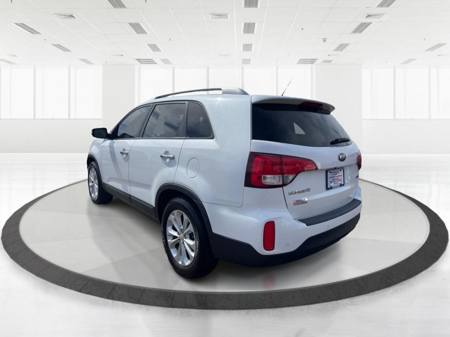 2015 Kia Sorento EX V6 (5XYKU4A74FG) with an Lambda II 3.3L V-6 gasoline direct injection engine, located at 8750 N County Rd 25A, Piqua, OH, 45356, (937) 908-9800, 40.164391, -84.232513 - Photo#4