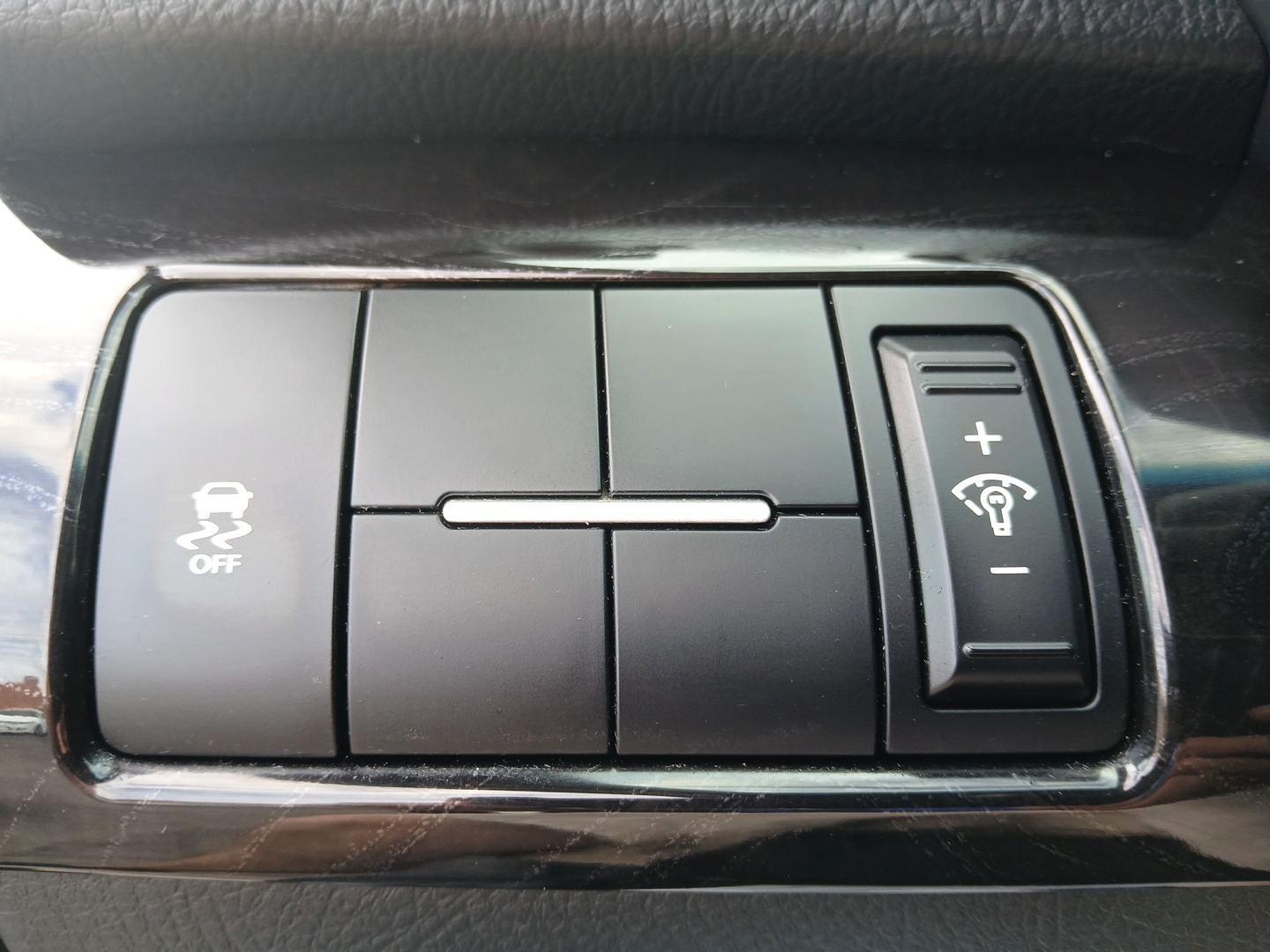 2015 Kia Sorento LX 2WD (5XYKT3A68FG) with an 2.4L L4 DOHC 16V engine, 6-Speed Automatic transmission, located at 401 Woodman Dr, Riverside, OH, 45431, (937) 908-9800, 39.761024, -84.120956 - Photo#16