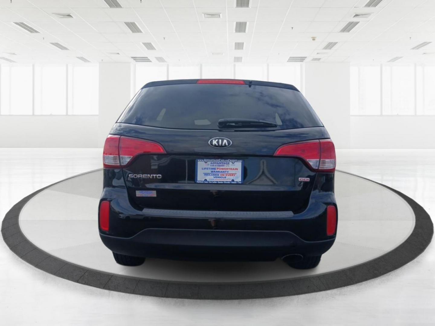 2015 Kia Sorento LX 2WD (5XYKT3A68FG) with an 2.4L L4 DOHC 16V engine, 6-Speed Automatic transmission, located at 401 Woodman Dr, Riverside, OH, 45431, (937) 908-9800, 39.761024, -84.120956 - Photo#3