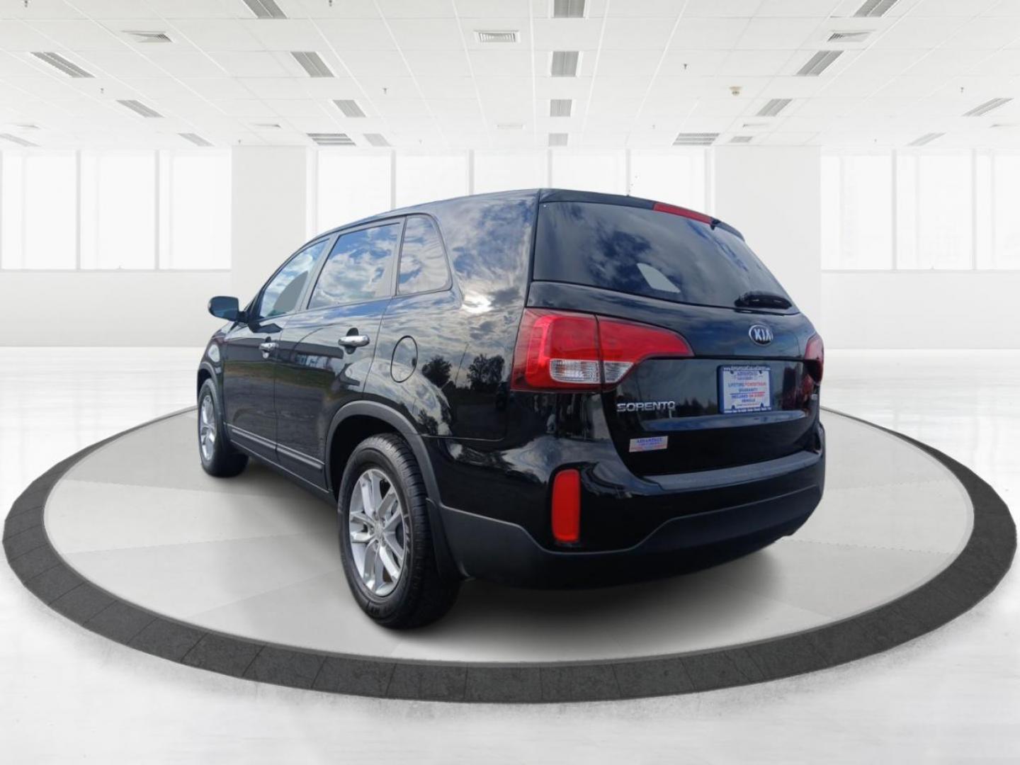 2015 Kia Sorento LX 2WD (5XYKT3A68FG) with an 2.4L L4 DOHC 16V engine, 6-Speed Automatic transmission, located at 401 Woodman Dr, Riverside, OH, 45431, (937) 908-9800, 39.761024, -84.120956 - Photo#4