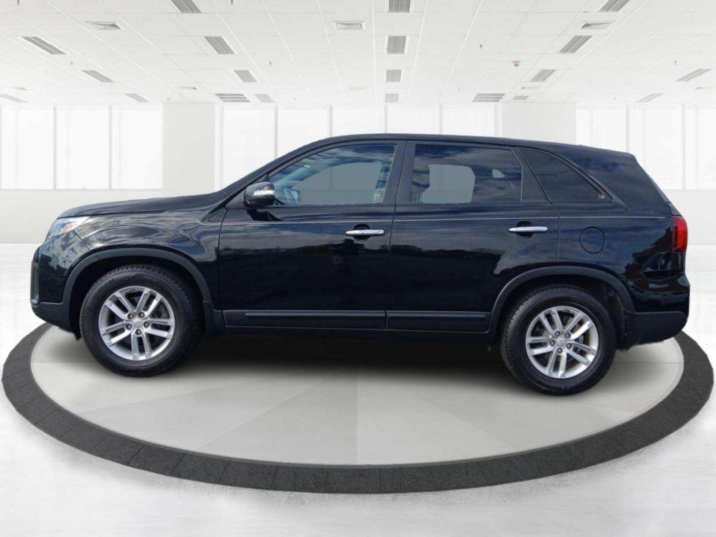 2015 Kia Sorento LX 2WD (5XYKT3A68FG) with an 2.4L L4 DOHC 16V engine, 6-Speed Automatic transmission, located at 401 Woodman Dr, Riverside, OH, 45431, (937) 908-9800, 39.761024, -84.120956 - Photo#5