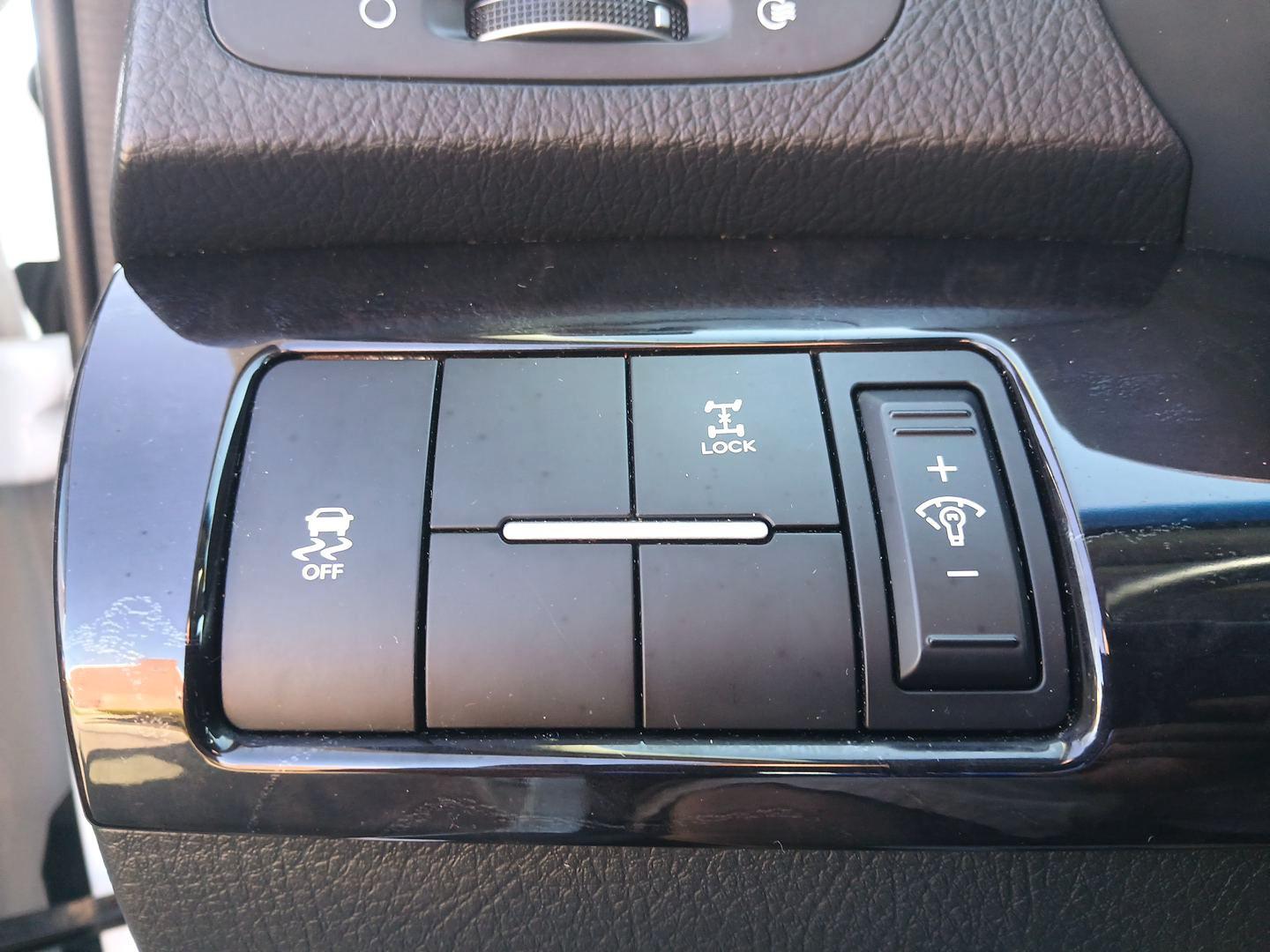 2015 Kia Sorento LX AWD (5XYKTDA64FG) with an 2.4L L4 DOHC 16V engine, 6-Speed Automatic transmission, located at 1099 N County Rd 25A , Troy, OH, 45373, (937) 908-9800, 40.057041, -84.215462 - Photo#16