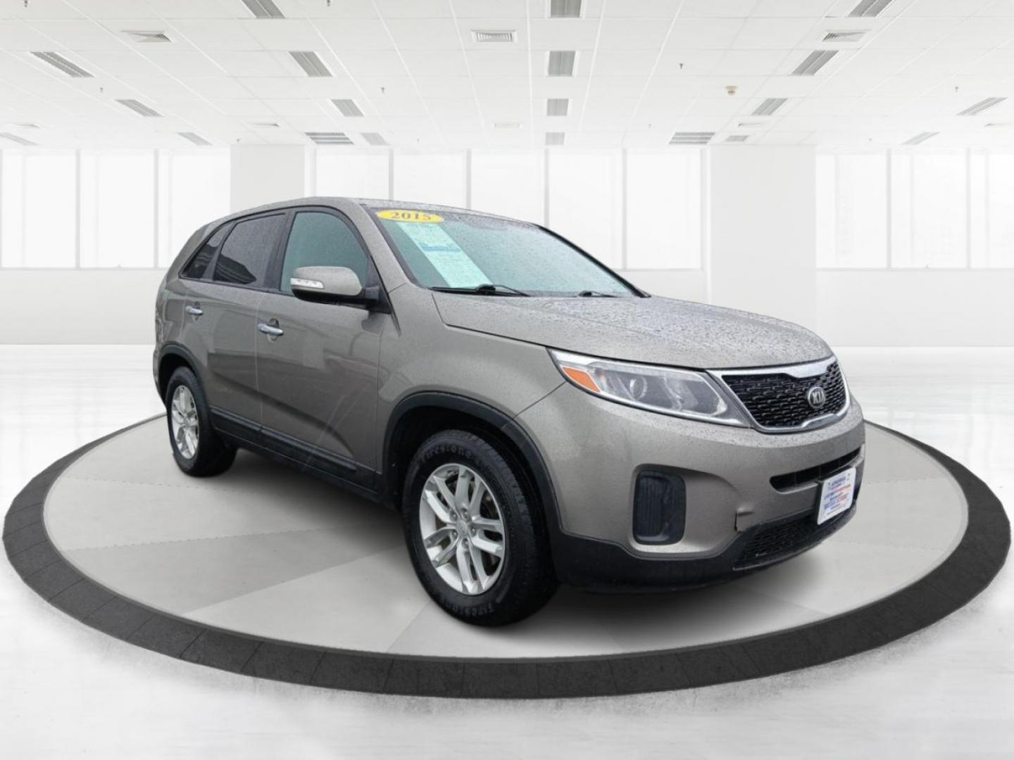 2015 Kia Sorento LX 2WD (5XYKT3A61FG) with an 2.4L L4 DOHC 16V engine, 6-Speed Automatic transmission, located at 1184 Kauffman Ave, Fairborn, OH, 45324, (937) 908-9800, 39.807072, -84.031563 - Photo#0
