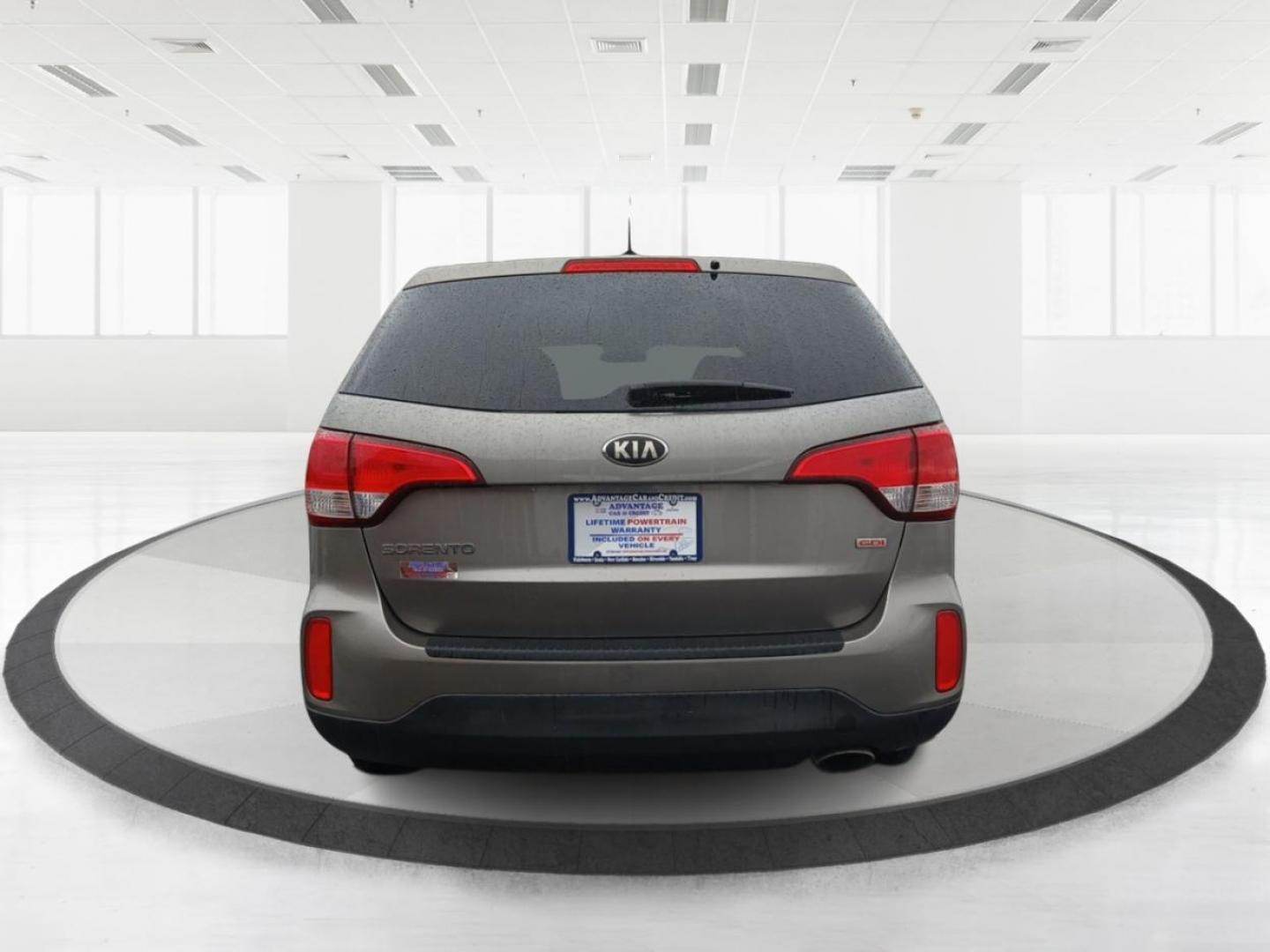 2015 Kia Sorento LX 2WD (5XYKT3A61FG) with an 2.4L L4 DOHC 16V engine, 6-Speed Automatic transmission, located at 1184 Kauffman Ave, Fairborn, OH, 45324, (937) 908-9800, 39.807072, -84.031563 - Photo#3
