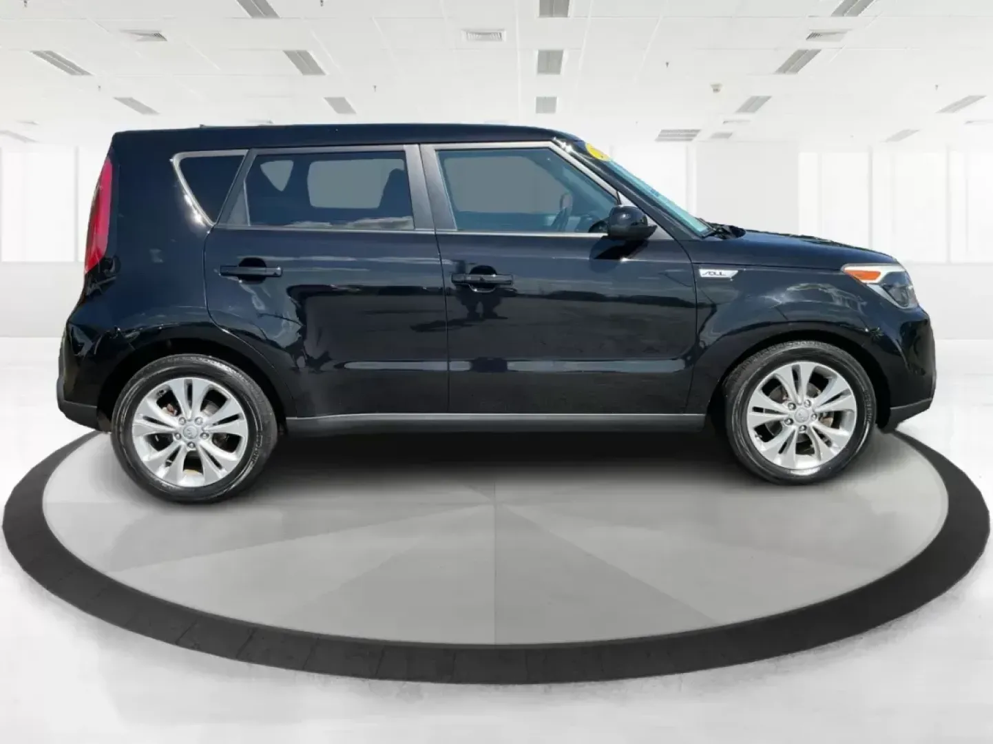 2015 Kia Soul + (KNDJP3A55F7) with an 2L I-4 gasoline direct injection engine, located at 1230 East Main St, Xenia, OH, 45385, (937) 908-9800, 39.688042, -83.910538 - Photo#1