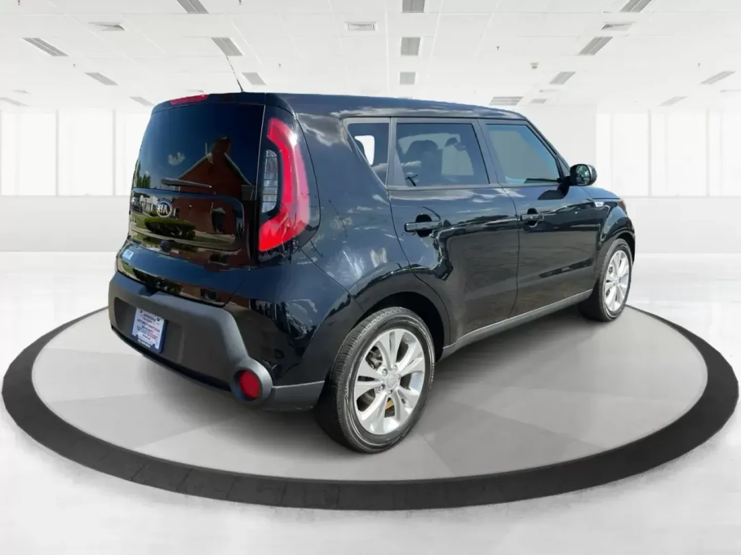 2015 Kia Soul + (KNDJP3A55F7) with an 2L I-4 gasoline direct injection engine, located at 1230 East Main St, Xenia, OH, 45385, (937) 908-9800, 39.688042, -83.910538 - Photo#2
