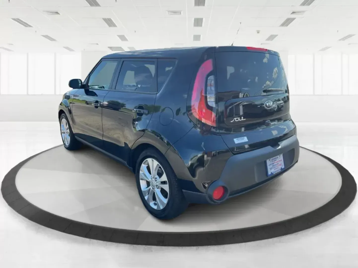 2015 Kia Soul + (KNDJP3A55F7) with an 2L I-4 gasoline direct injection engine, located at 1230 East Main St, Xenia, OH, 45385, (937) 908-9800, 39.688042, -83.910538 - Photo#3