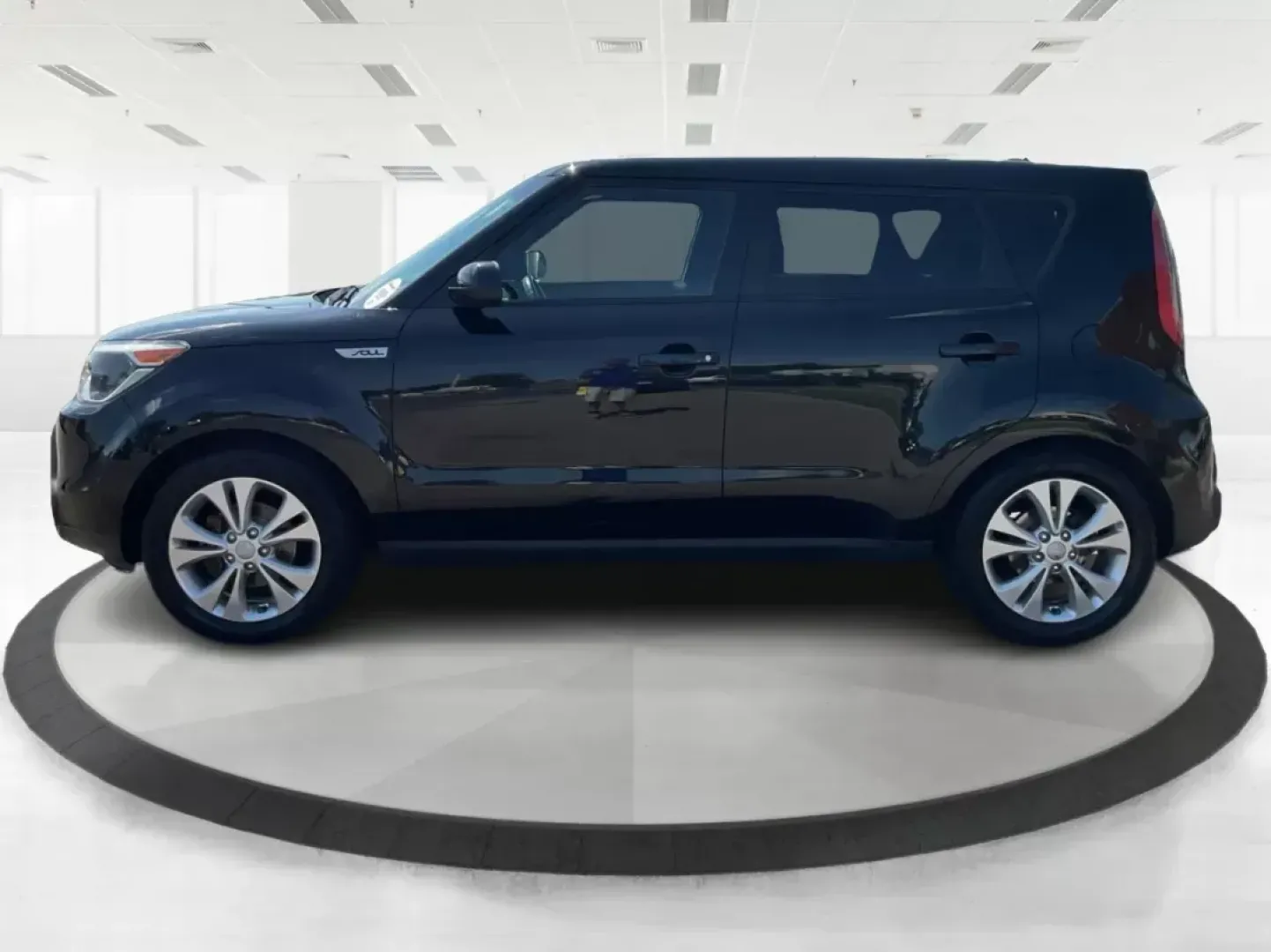 2015 Kia Soul + (KNDJP3A55F7) with an 2L I-4 gasoline direct injection engine, located at 1230 East Main St, Xenia, OH, 45385, (937) 908-9800, 39.688042, -83.910538 - Photo#4