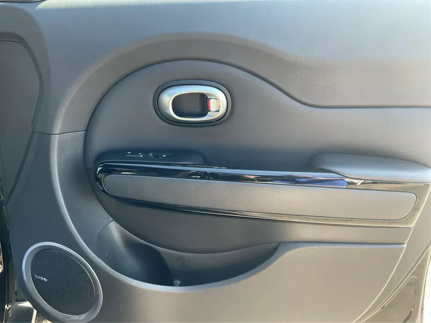 2015 Kia Soul + (KNDJP3A55F7) with an 2L I-4 gasoline direct injection engine, located at 1230 East Main St, Xenia, OH, 45385, (937) 908-9800, 39.688042, -83.910538 - Photo#17