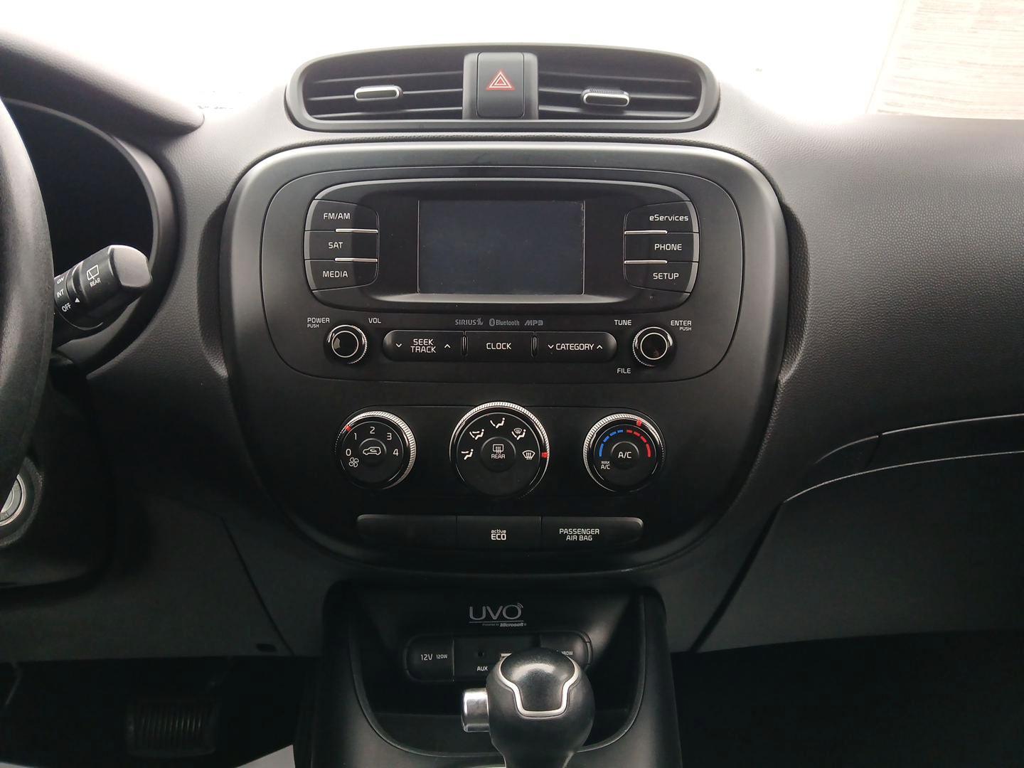 2015 Kia Soul Base (KNDJN2A26F7) with an 1.6L L4 DOHC 16V engine, located at 4508 South Dixie Dr, Moraine, OH, 45439, (937) 908-9800, 39.807072, -84.031563 - Photo#12