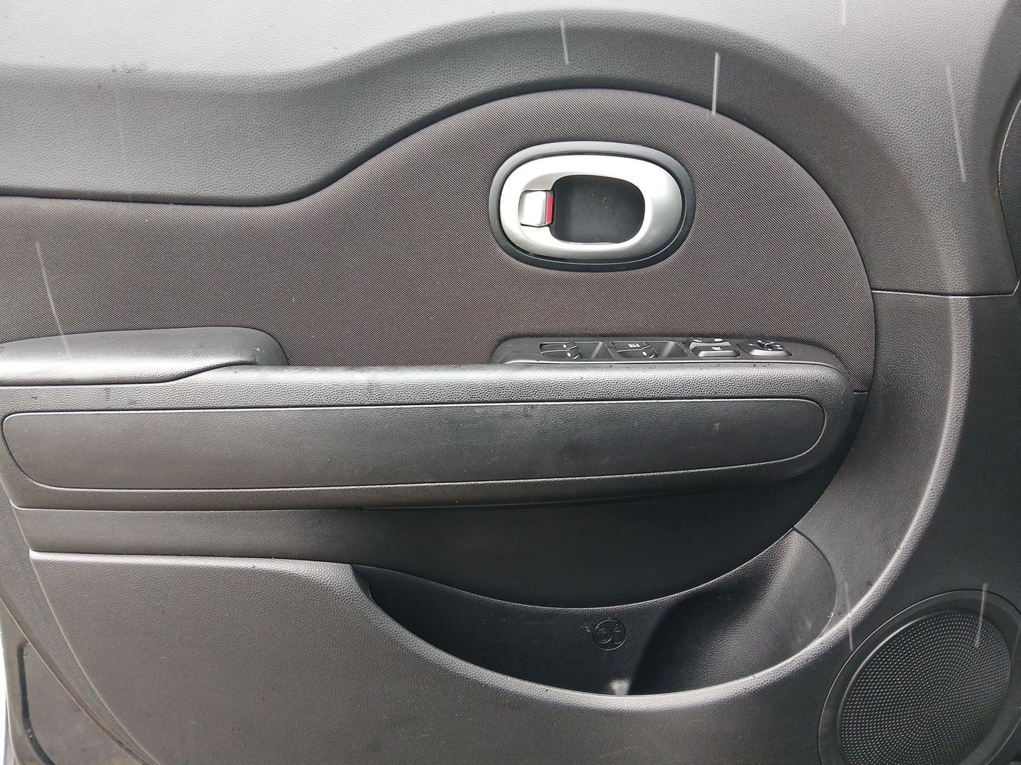 2015 Kia Soul Base (KNDJN2A26F7) with an 1.6L L4 DOHC 16V engine, located at 4508 South Dixie Dr, Moraine, OH, 45439, (937) 908-9800, 39.807072, -84.031563 - Photo#17