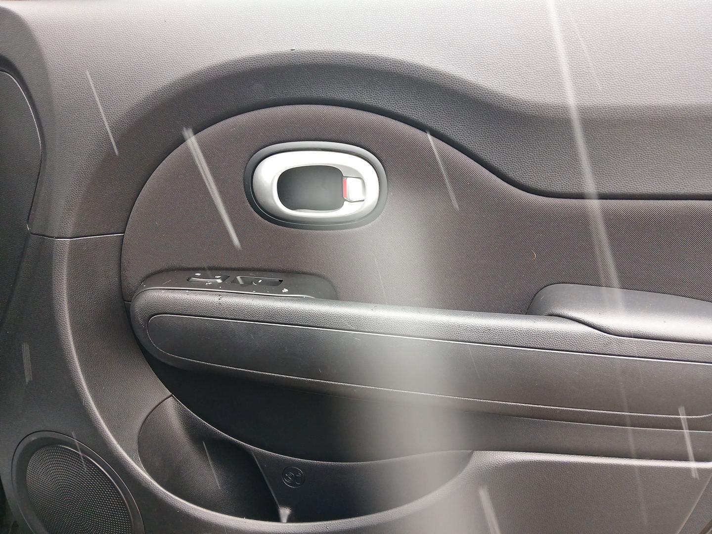 2015 Kia Soul Base (KNDJN2A26F7) with an 1.6L L4 DOHC 16V engine, located at 4508 South Dixie Dr, Moraine, OH, 45439, (937) 908-9800, 39.807072, -84.031563 - Photo#18