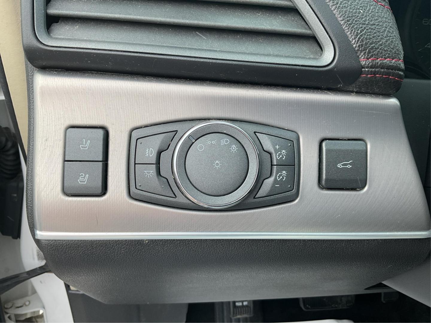2015 Lincoln MKX Base AWD (2LMDJ8JK7FB) with an Other engine, located at 401 Woodman Dr, Riverside, OH, 45431, (937) 908-9800, 39.761024, -84.120956 - Photo#16