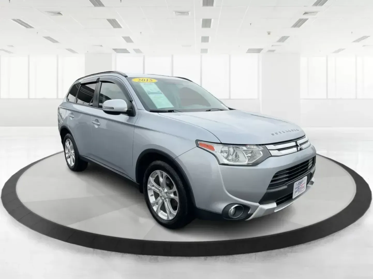 2015 Mitsubishi Outlander SE (JA4AZ3A31FZ) with an 2.4L I-4 variable valve control engine, located at 880 E. National Road, OH, 45377, (937) 908-9800, 39.891918, -84.183975 - Photo#0