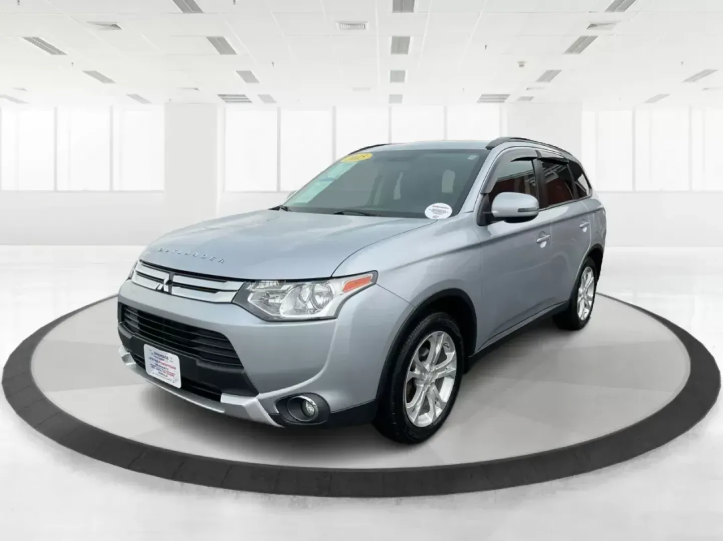 2015 Mitsubishi Outlander SE (JA4AZ3A31FZ) with an 2.4L I-4 variable valve control engine, located at 880 E. National Road, OH, 45377, (937) 908-9800, 39.891918, -84.183975 - Photo#7