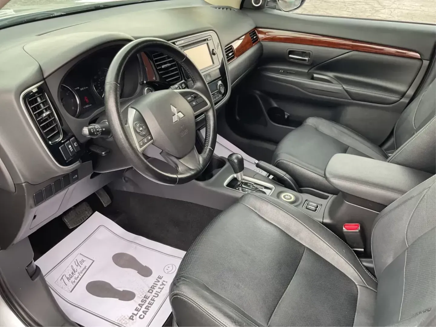 2015 Mitsubishi Outlander SE (JA4AZ3A31FZ) with an 2.4L I-4 variable valve control engine, located at 880 E. National Road, OH, 45377, (937) 908-9800, 39.891918, -84.183975 - Photo#8
