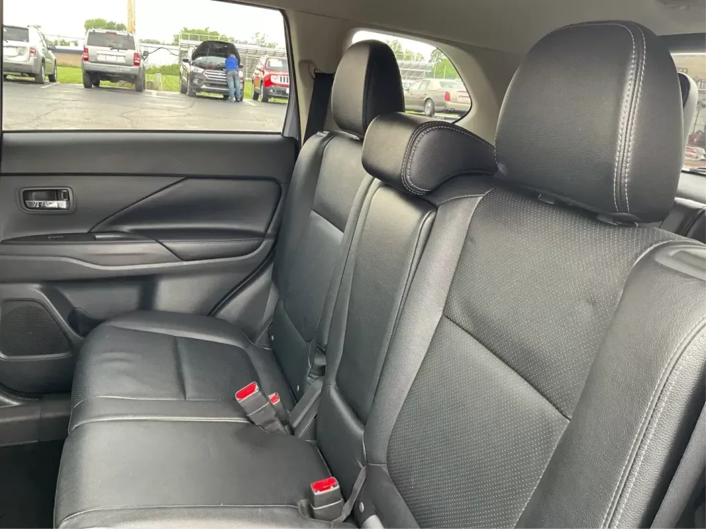 2015 Mitsubishi Outlander SE (JA4AZ3A31FZ) with an 2.4L I-4 variable valve control engine, located at 880 E. National Road, OH, 45377, (937) 908-9800, 39.891918, -84.183975 - Photo#9