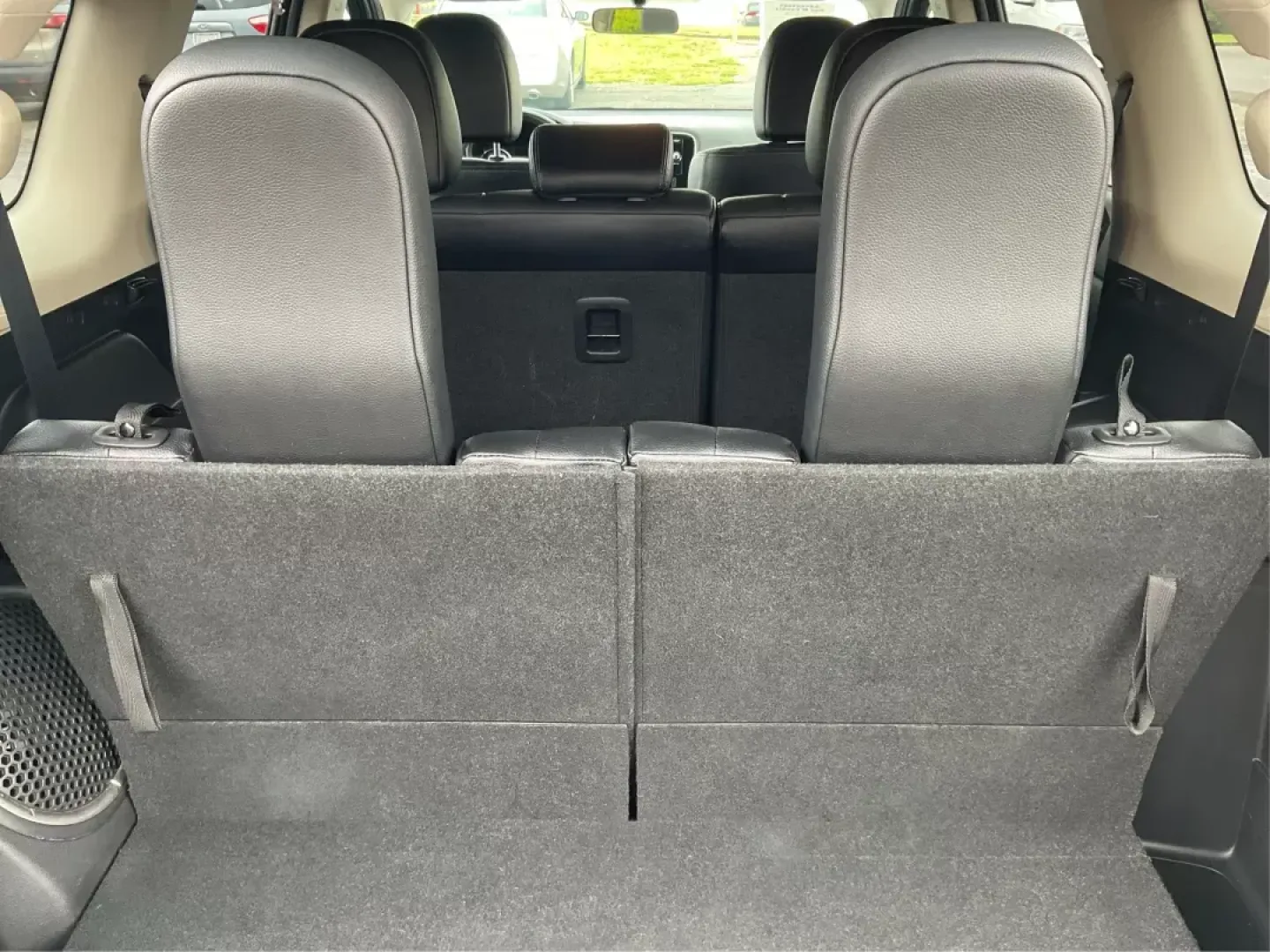 2015 Mitsubishi Outlander SE (JA4AZ3A31FZ) with an 2.4L I-4 variable valve control engine, located at 880 E. National Road, OH, 45377, (937) 908-9800, 39.891918, -84.183975 - Photo#10