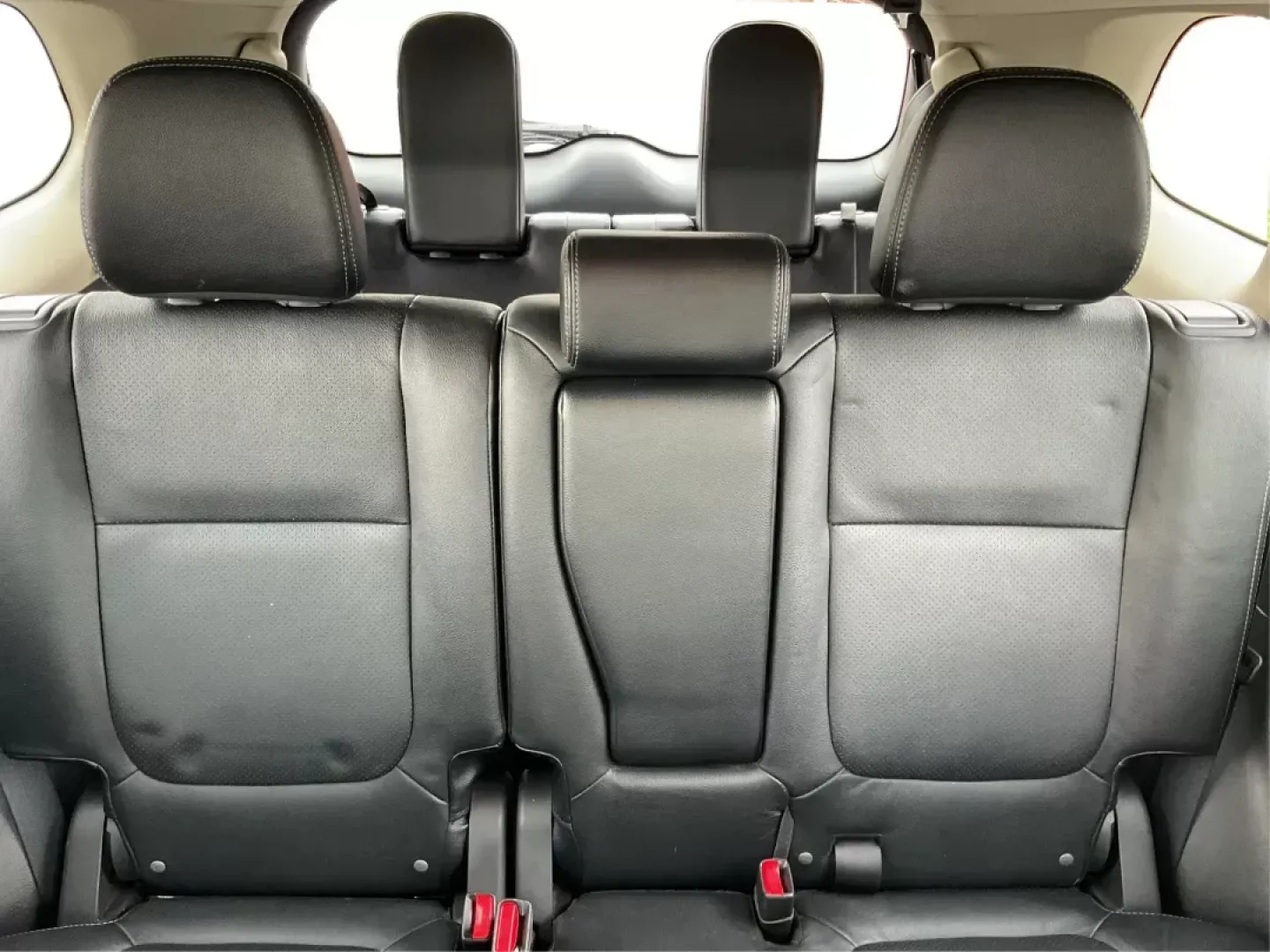 2015 Mitsubishi Outlander SE (JA4AZ3A31FZ) with an 2.4L I-4 variable valve control engine, located at 880 E. National Road, OH, 45377, (937) 908-9800, 39.891918, -84.183975 - Photo#12