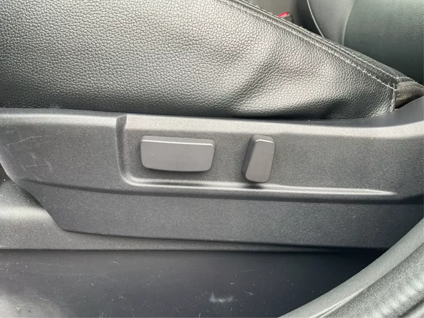 2015 Mitsubishi Outlander SE (JA4AZ3A31FZ) with an 2.4L I-4 variable valve control engine, located at 880 E. National Road, OH, 45377, (937) 908-9800, 39.891918, -84.183975 - Photo#15