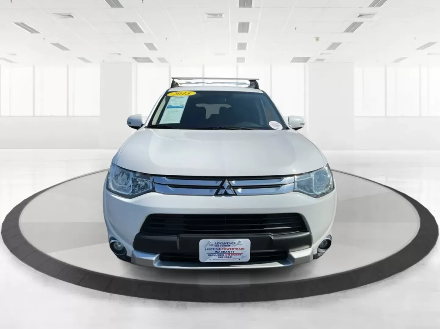 2015 Mitsubishi Outlander SE (JA4AZ3A30FZ) with an 2.4L I-4 variable valve control engine, located at 1184 Kauffman Ave, Fairborn, OH, 45324, (937) 908-9800, 39.807072, -84.031563 - Photo#7