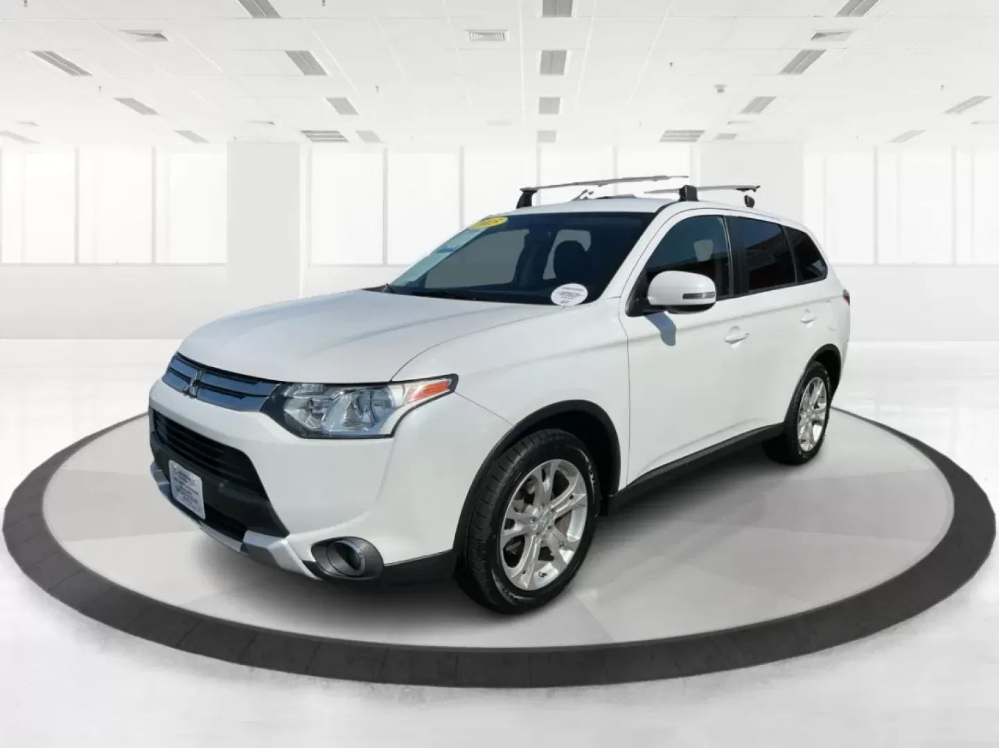 2015 Mitsubishi Outlander SE (JA4AZ3A30FZ) with an 2.4L I-4 variable valve control engine, located at 1184 Kauffman Ave, Fairborn, OH, 45324, (937) 908-9800, 39.807072, -84.031563 - Photo#8
