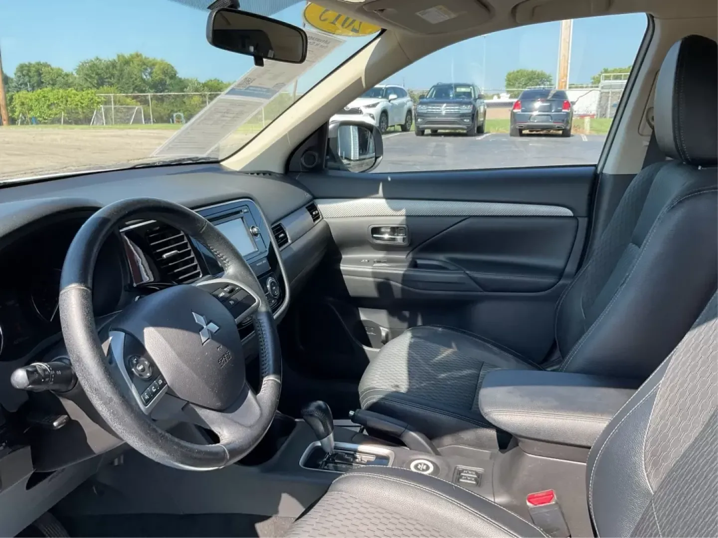 2015 Mitsubishi Outlander SE (JA4AZ3A30FZ) with an 2.4L I-4 variable valve control engine, located at 1184 Kauffman Ave, Fairborn, OH, 45324, (937) 908-9800, 39.807072, -84.031563 - Photo#9