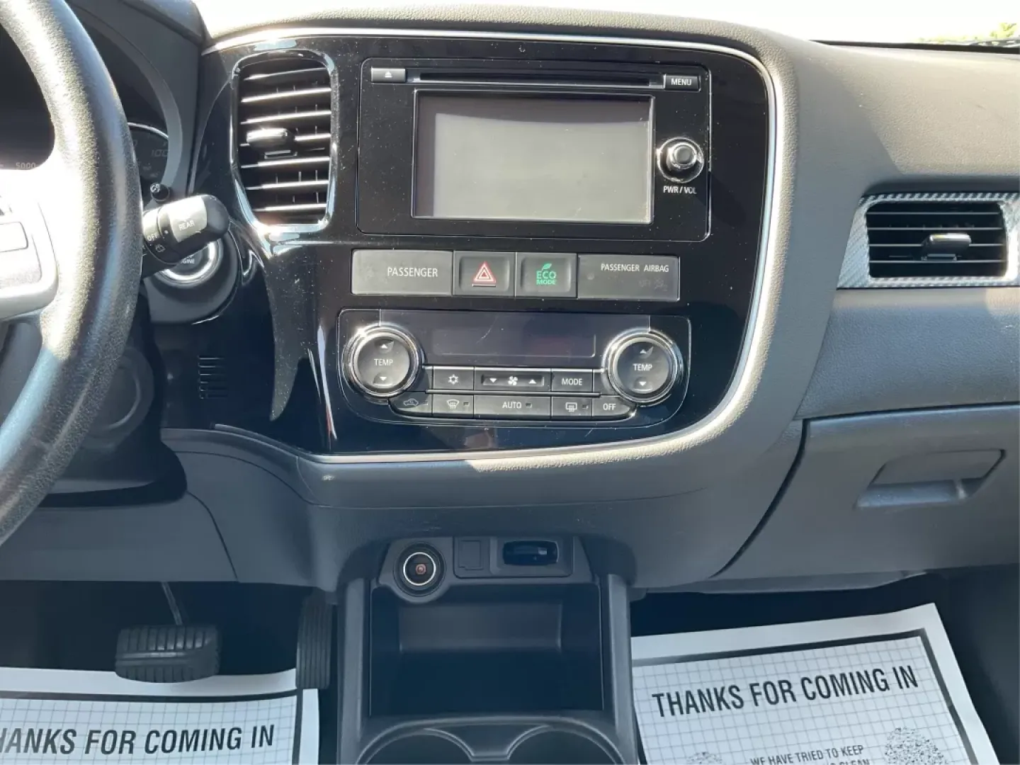 2015 Mitsubishi Outlander SE (JA4AZ3A30FZ) with an 2.4L I-4 variable valve control engine, located at 1184 Kauffman Ave, Fairborn, OH, 45324, (937) 908-9800, 39.807072, -84.031563 - Photo#13