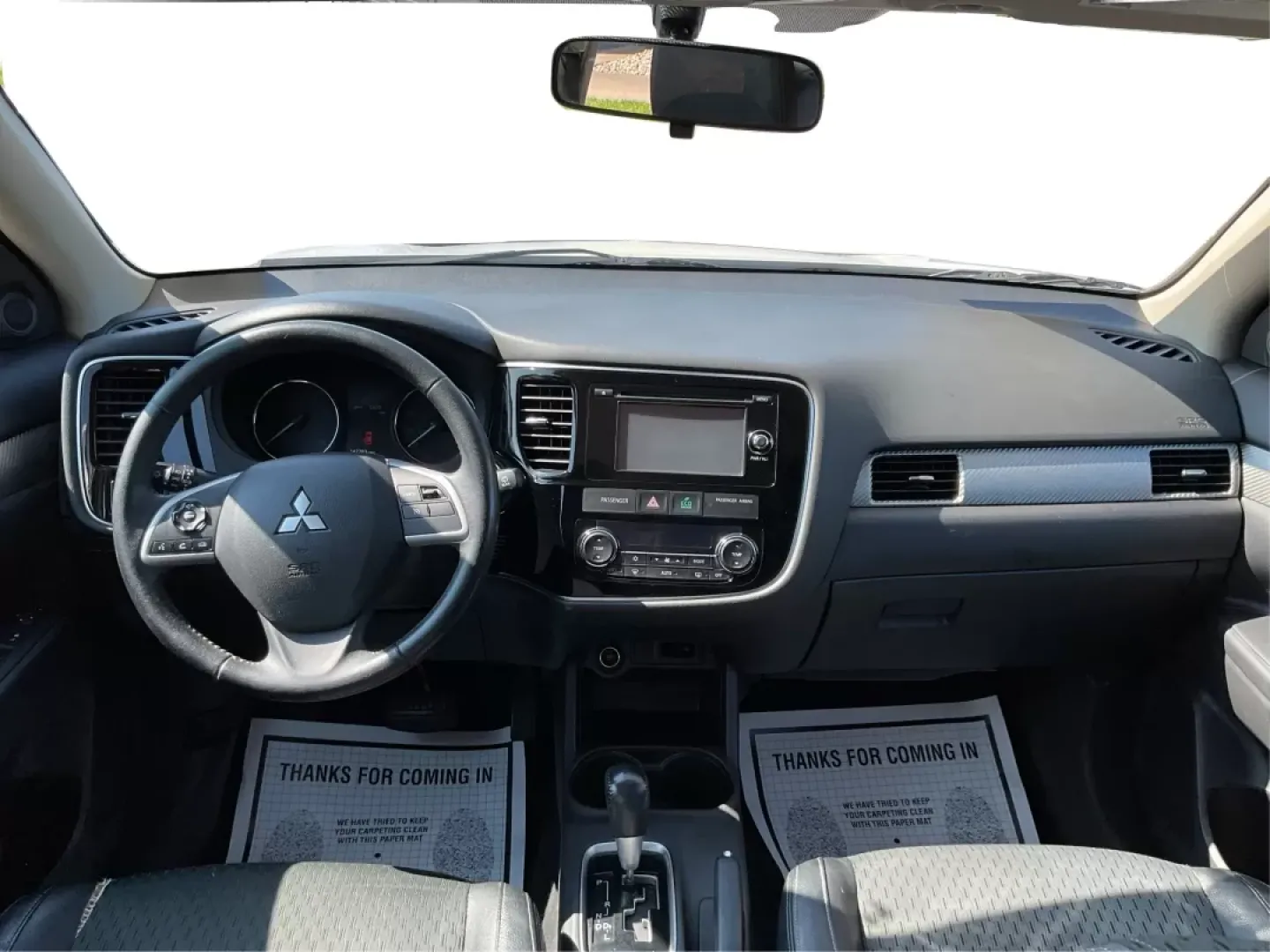 2015 Mitsubishi Outlander SE (JA4AZ3A30FZ) with an 2.4L I-4 variable valve control engine, located at 1184 Kauffman Ave, Fairborn, OH, 45324, (937) 908-9800, 39.807072, -84.031563 - Photo#19