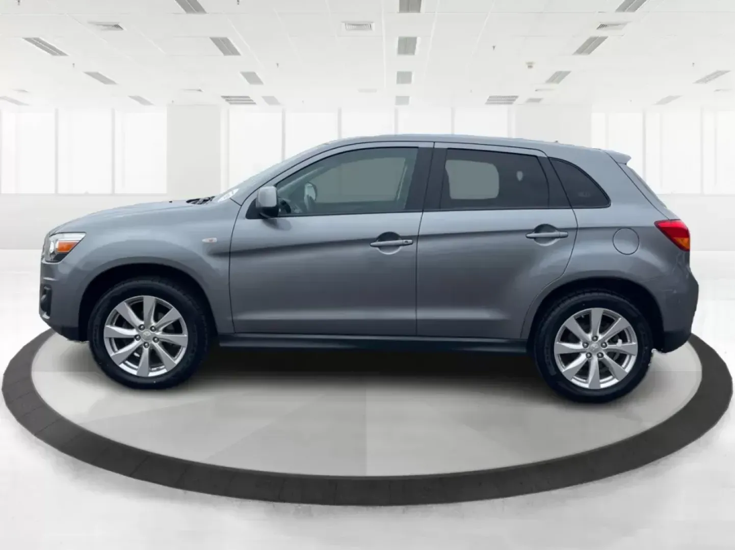 2015 Mitsubishi Outlander Sport ES (4A4AP3AUXFE) with an 2L I-4 DOHC engine, located at 1184 Kauffman Ave, Fairborn, OH, 45324, (937) 908-9800, 39.807072, -84.031563 - Photo#5