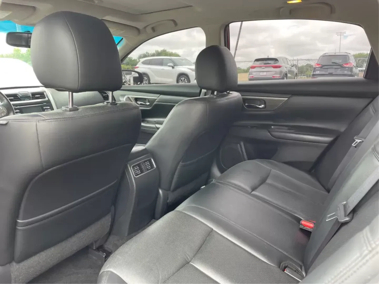 2015 Nissan Altima 2.5 SL (1N4AL3APXFC) with an 2.5L I-4 DOHC engine, located at 1951 S Dayton Lakeview Rd., New Carlisle, OH, 45344, (937) 908-9800, 39.890999, -84.050255 - Photo#9