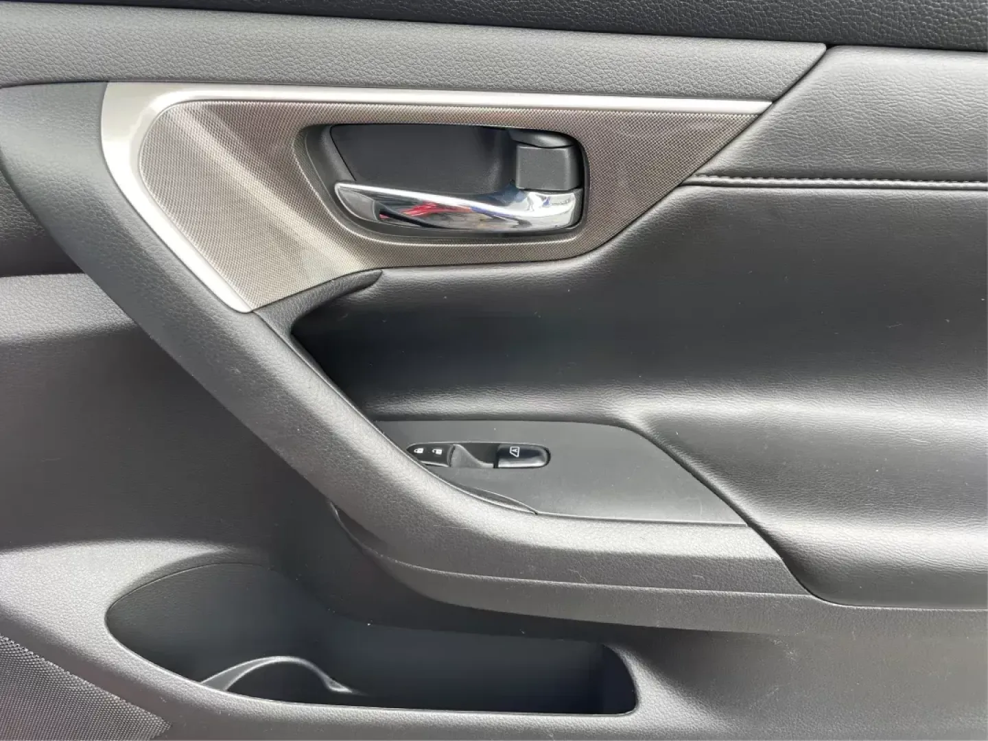 2015 Nissan Altima 2.5 SL (1N4AL3APXFC) with an 2.5L I-4 DOHC engine, located at 1951 S Dayton Lakeview Rd., New Carlisle, OH, 45344, (937) 908-9800, 39.890999, -84.050255 - Photo#19