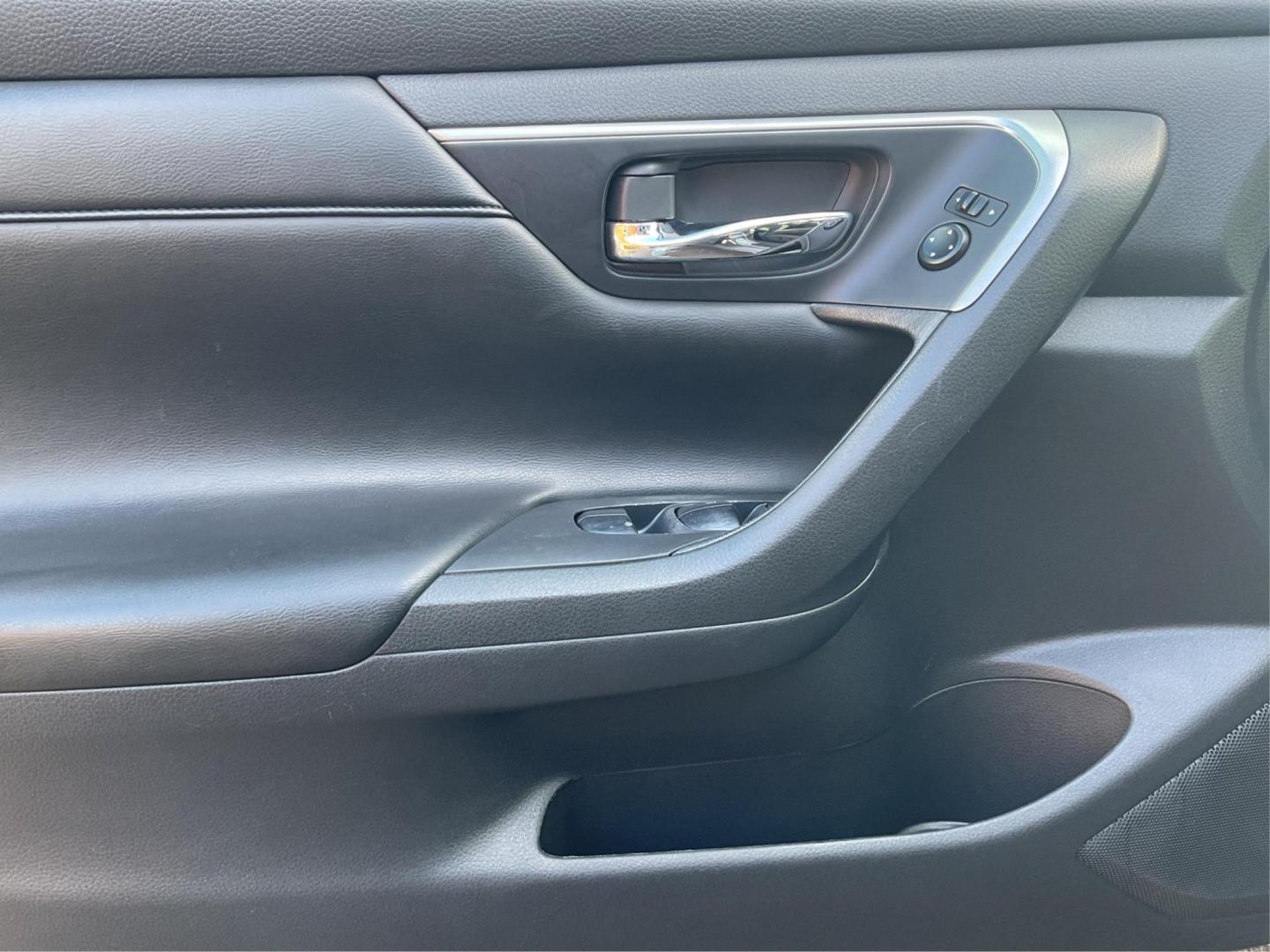 2015 Nissan Altima 2.5 S (1N4AL3AP5FN) with an Other engine, located at 401 Woodman Dr, Riverside, OH, 45431, (937) 908-9800, 39.761024, -84.120956 - Photo#17