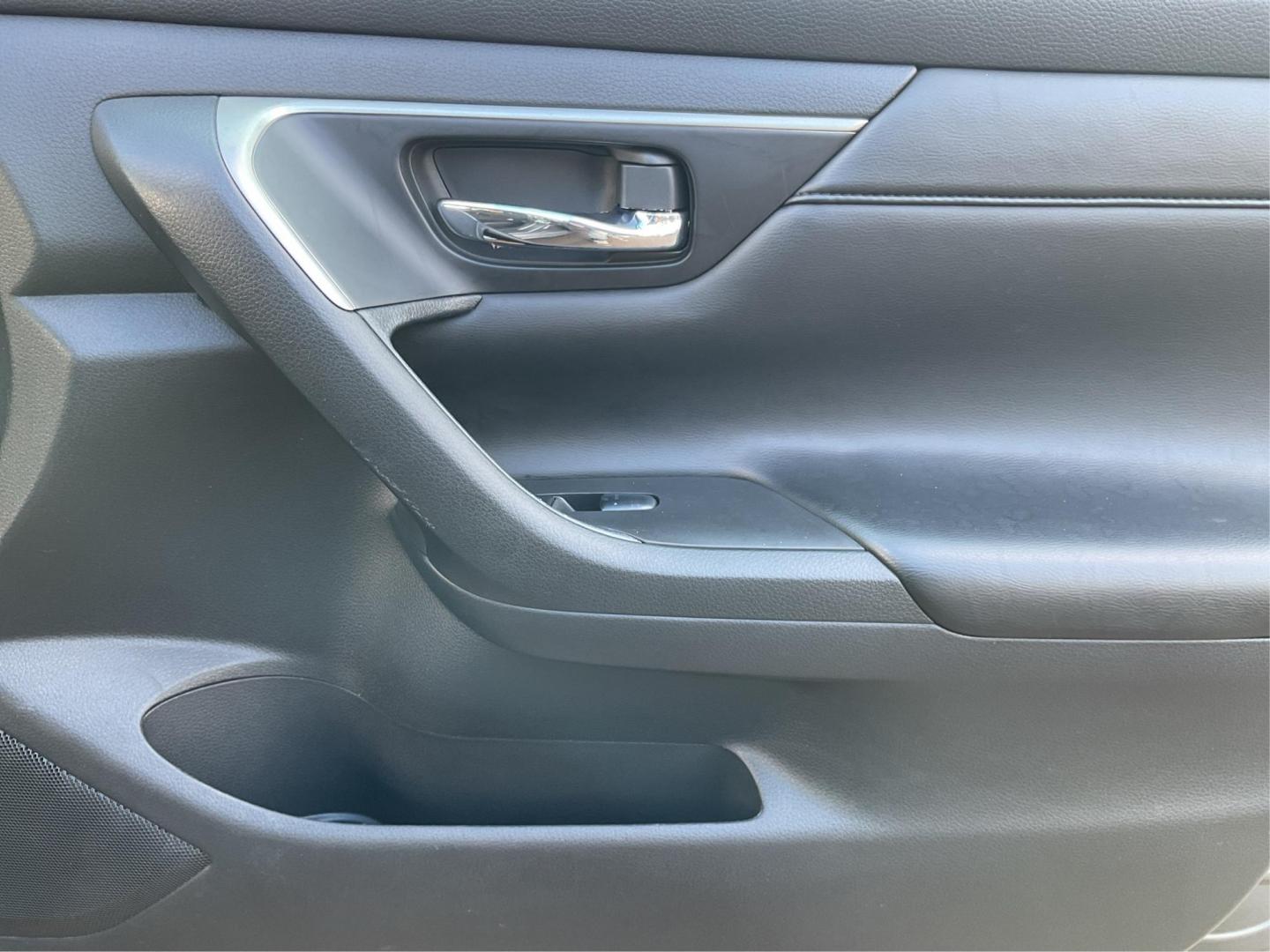 2015 Nissan Altima 2.5 S (1N4AL3AP5FN) with an Other engine, located at 401 Woodman Dr, Riverside, OH, 45431, (937) 908-9800, 39.761024, -84.120956 - Photo#18