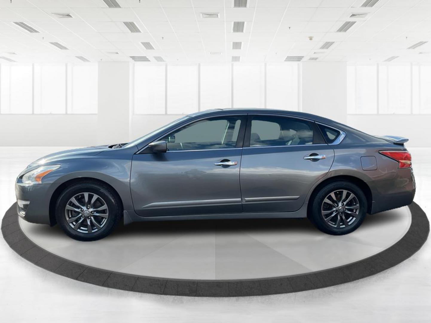 2015 Nissan Altima 2.5 S (1N4AL3AP5FN) with an Other engine, located at 401 Woodman Dr, Riverside, OH, 45431, (937) 908-9800, 39.761024, -84.120956 - Photo#5